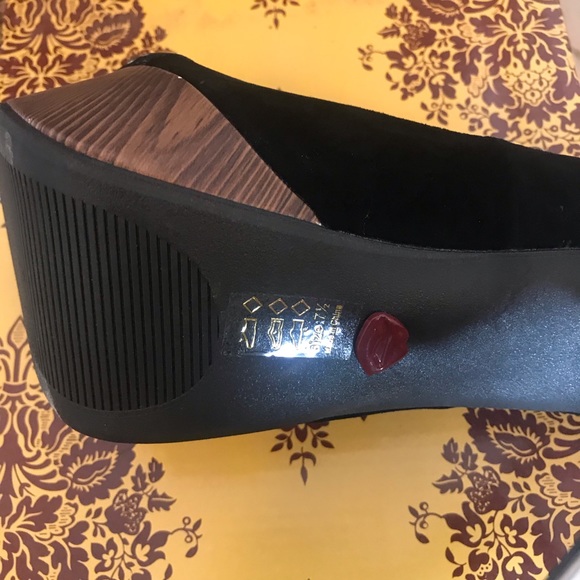 Black Platform - Picture 3 of 4